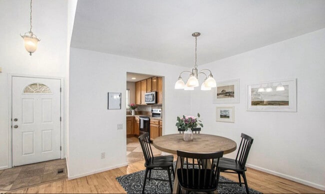 Foto del edificio - 5115 Corbett Dr