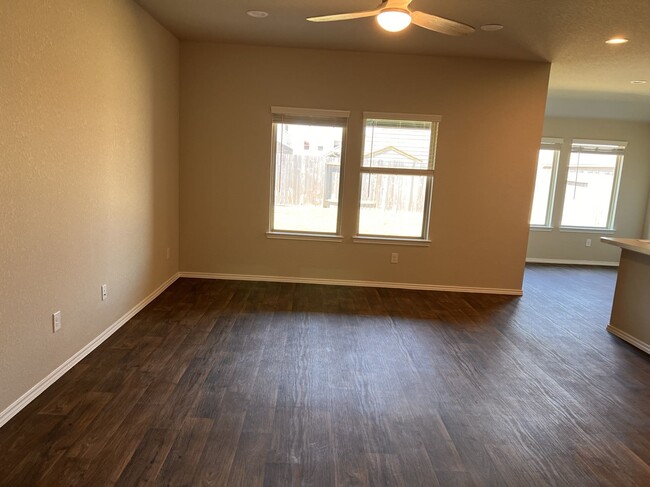 Foto del edificio - 5439 Creekside Ridge Trail