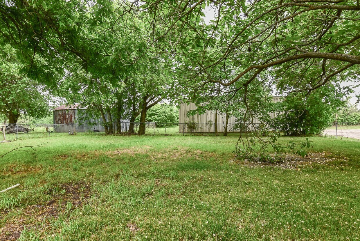 Building Photo - 405 fm 816 or 861 W. Main St, Wolfe City -...