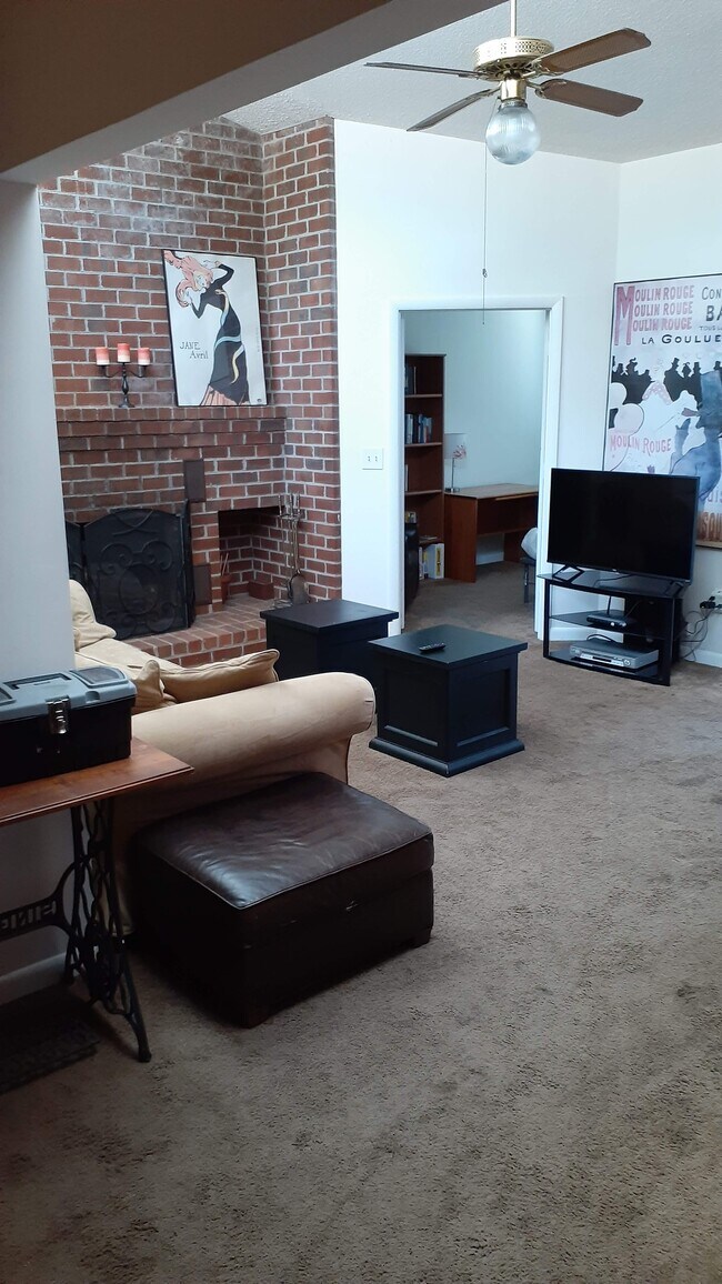 Foto del edificio - 2115 Turtle Run Dr