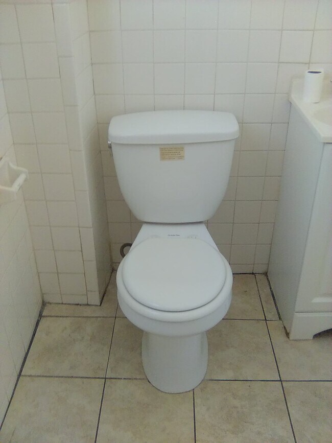 Foto del edificio - 594 Roosevelt Ave