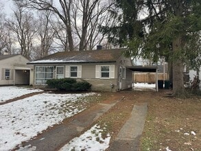 Building Photo - 10631 Saratoga St