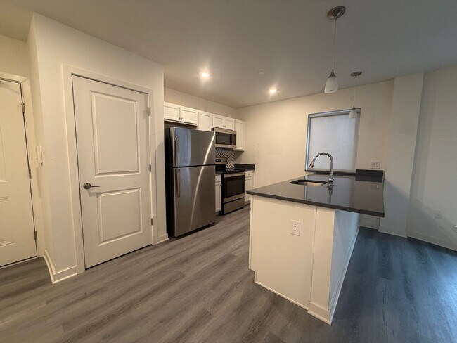 Foto del edificio - 2451 Frankford Ave