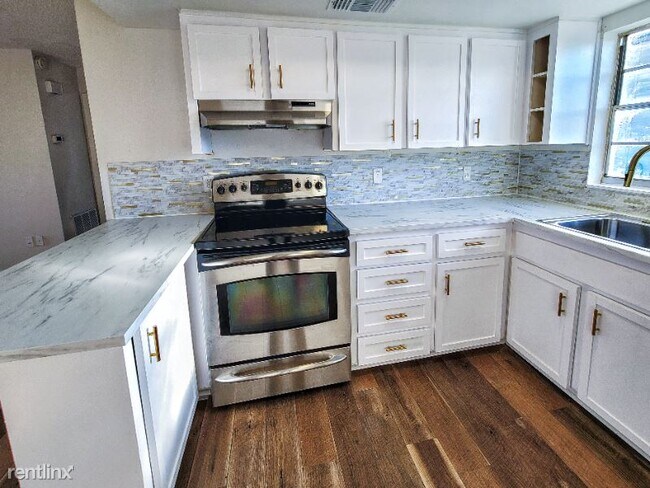Building Photo - 2 br, 1 bath Condo - 442 77th ave N