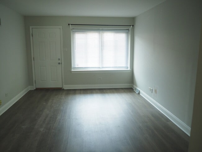 Foto del edificio - 6826 Chelsea Rd
