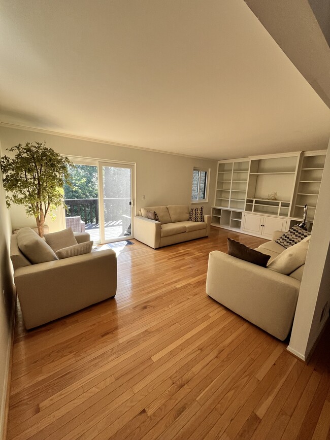 living room - 2147 Chapel Valley Ln