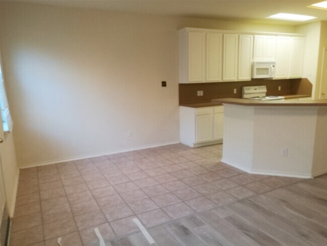 Foto del edificio - 16623 Newglen Ln