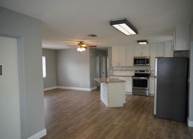 Foto del edificio - 8724 118th St N