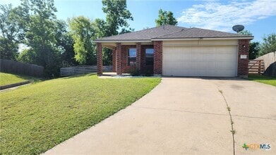 Building Photo - 223 Avrshire Ln
