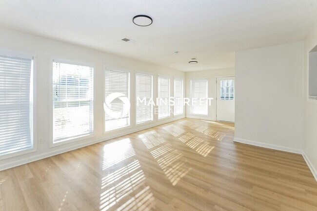 Building Photo - 3 Bedroom Pet-Friendly Home in MEMPHIS, TN with Main Street Renewal