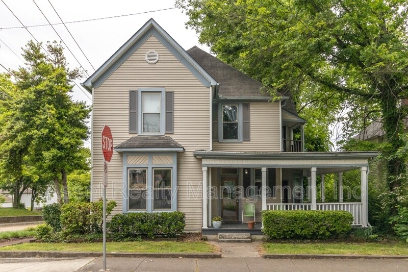 Foto principal - 820 Luttrell St