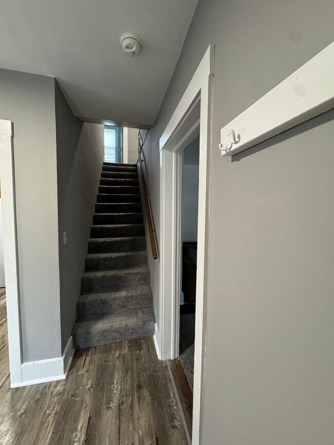 Building Photo - 4-Bedroom Near U-M with Bonus Room | Big Yard & Front Porch | On-site Laundry