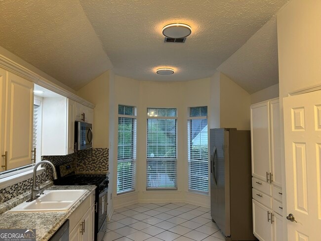 Building Photo - 717 Shore Dr