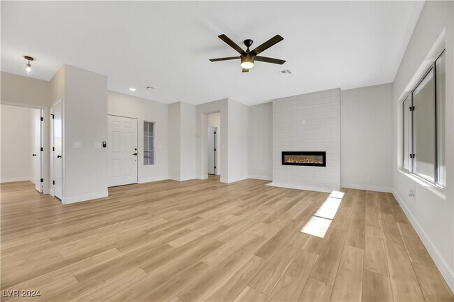 Building Photo - 1453 Bonner Springs Dr