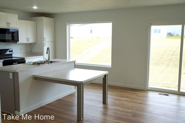 Building Photo - 4 br, 2 bath House - 500 N Pine Leaf Rd