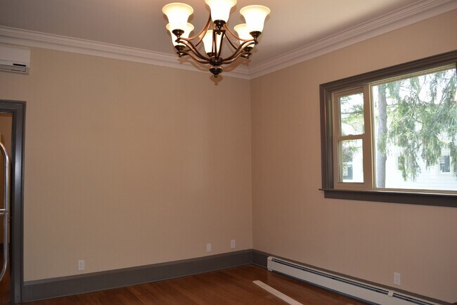 Building Photo - 315 Bay St