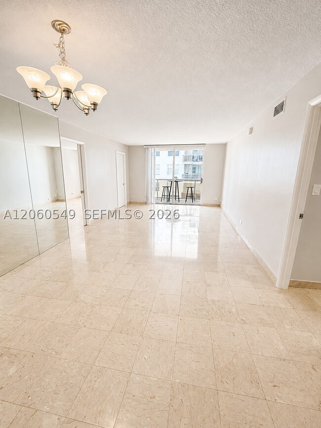 Foto del edificio - 6039 Collins Ave