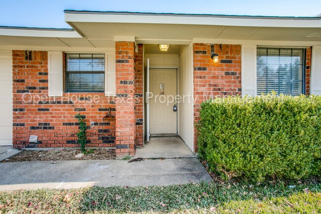 Building Photo - 5014 Brookhollow Dr