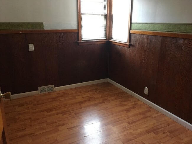 Building Photo - 700 Kern St