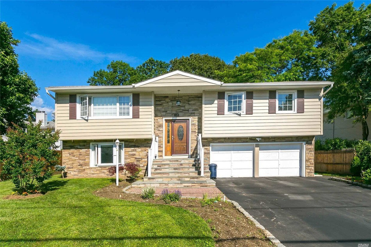 Foto principal - 119 Cow Neck Rd