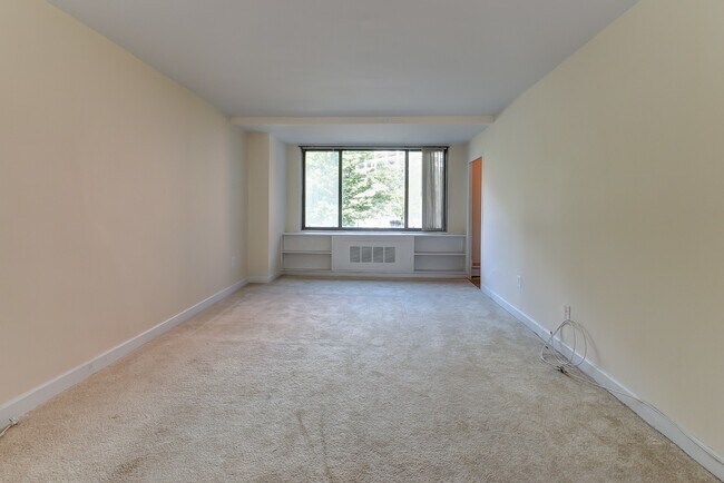 Building Photo - Charming & Spacious Studio at River Place ...