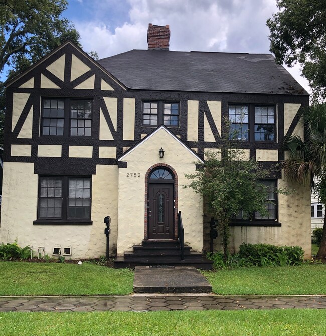 Building Photo - 2752 Herschel St