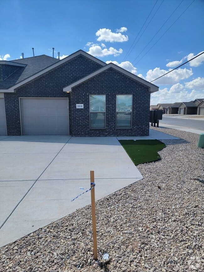 Building Photo - 2125 N Jayton Ave