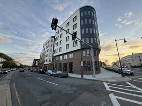 Building Photo - 267 Old Colony Ave