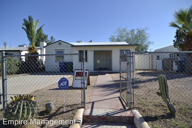 Building Photo - 4 br, 2 bath House - 1810 E. Water St