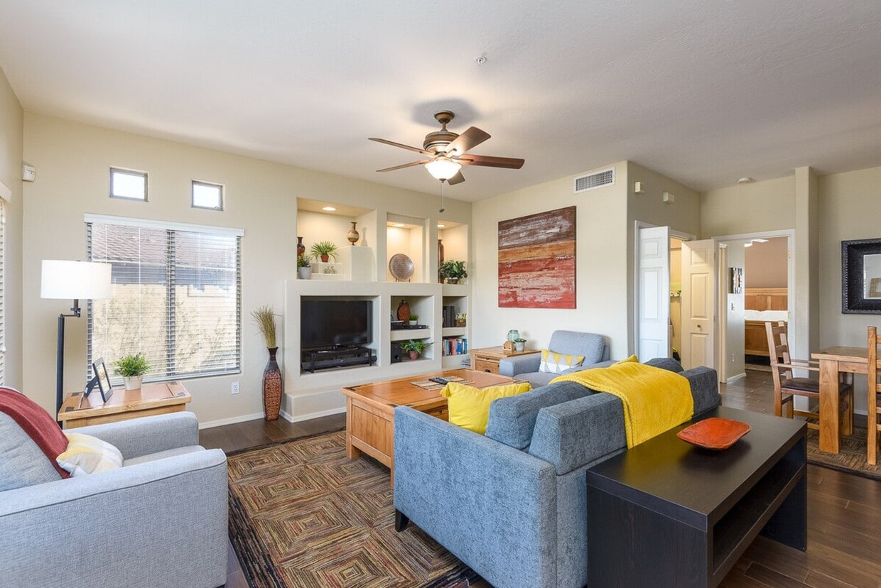 Foto principal - 9220 E Raintree Dr