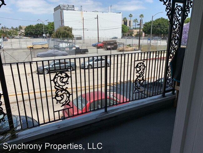 Foto del edificio - 326 E 8th St