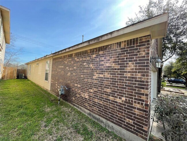 Building Photo - 15411 Hinsdale Springs Ln
