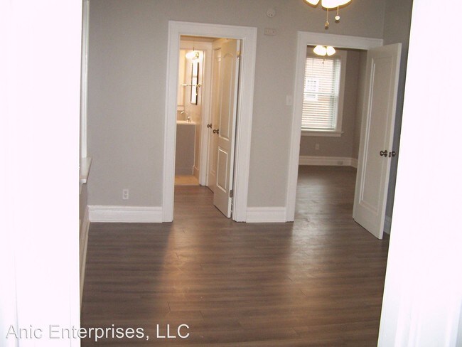 Building Photo - 1 br, 1 bath Apartment - 1007 Art Hill Pl.