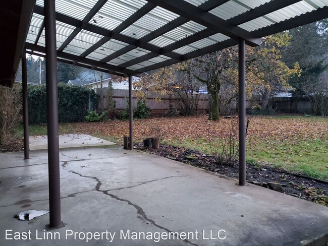 Building Photo - 3 br, 1.5 bath House - 610 5th Ave