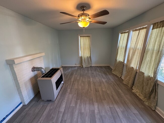 Building Photo - 2 Bedroom House