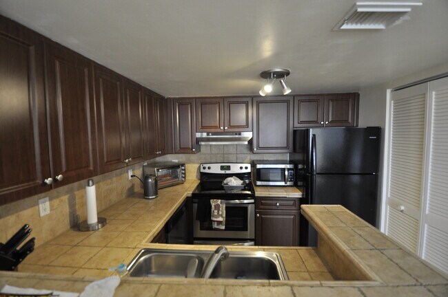 Building Photo - 1727 Village Blvd