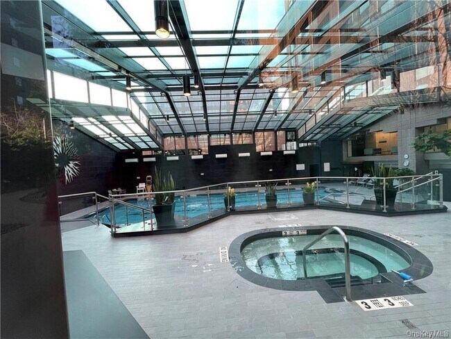 Foto del edificio - 4 Martine Ave