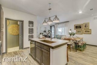 Foto del edificio - 1 br, 1 bath Flat - 3200 Darnell St