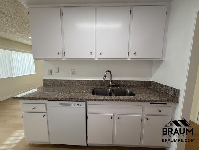 Building Photo - 5461 Kester Ave