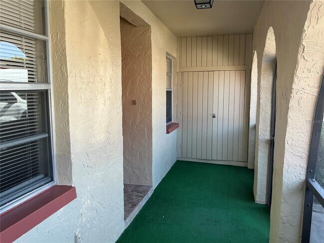 Foto del edificio - 6412 Bonnie Bay Cir N