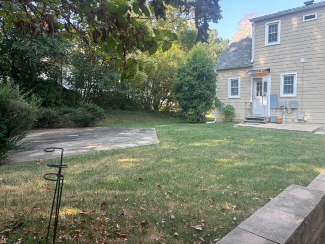 Building Photo - 168 W Glenwood Dr