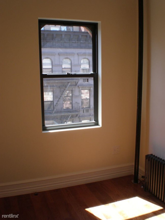 Building Photo - 165 W 83rd St