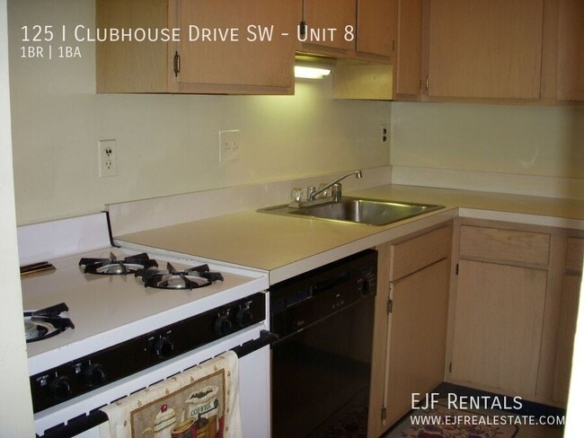 Building Photo - 125 Clubhouse Dr SW