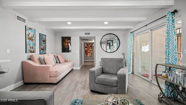 Building Photo - 648 E Tam O Shanter Dr