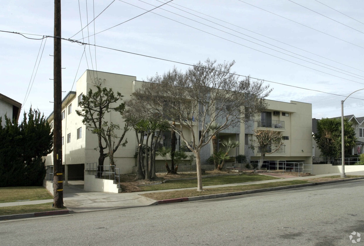 Building Photo - 135 N 5th St