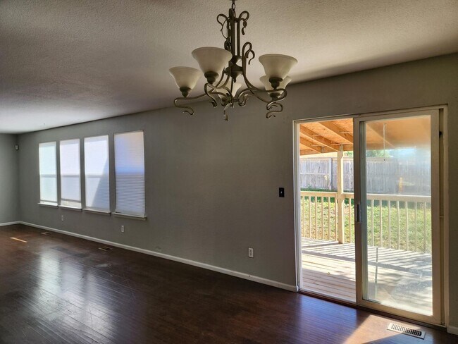 Building Photo - 3 bedroom 3 bath in Brighton