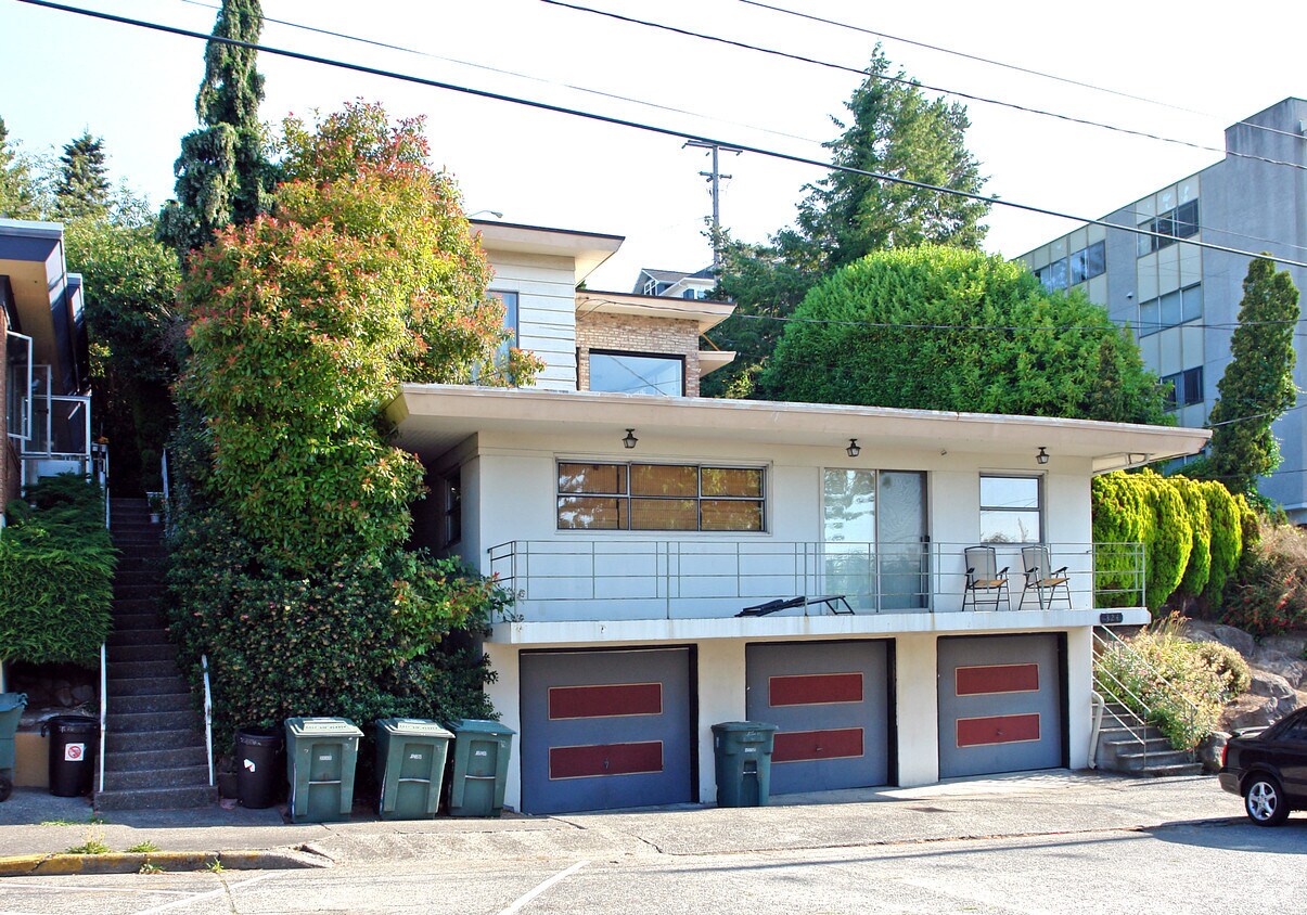 Primary Photo - 324 Aloha St