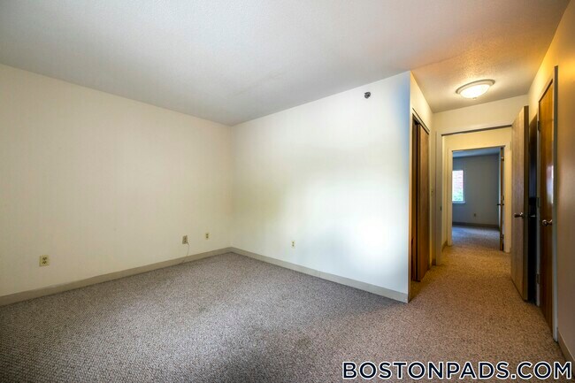 Foto del edificio - 150 N Beacon St