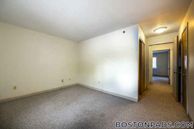 Building Photo - 152 N Beacon St
