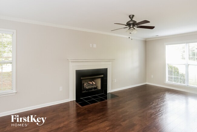 Foto del edificio - 7270 Green Meadow Ct